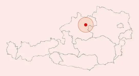 Umrisskarte von Österreich mit rotem Punkt und Kreis zur Standortmarkierung in Oberösterreich
