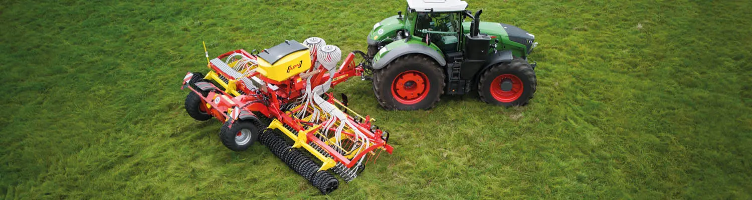 APV mit einem Fendt auf der Wiese