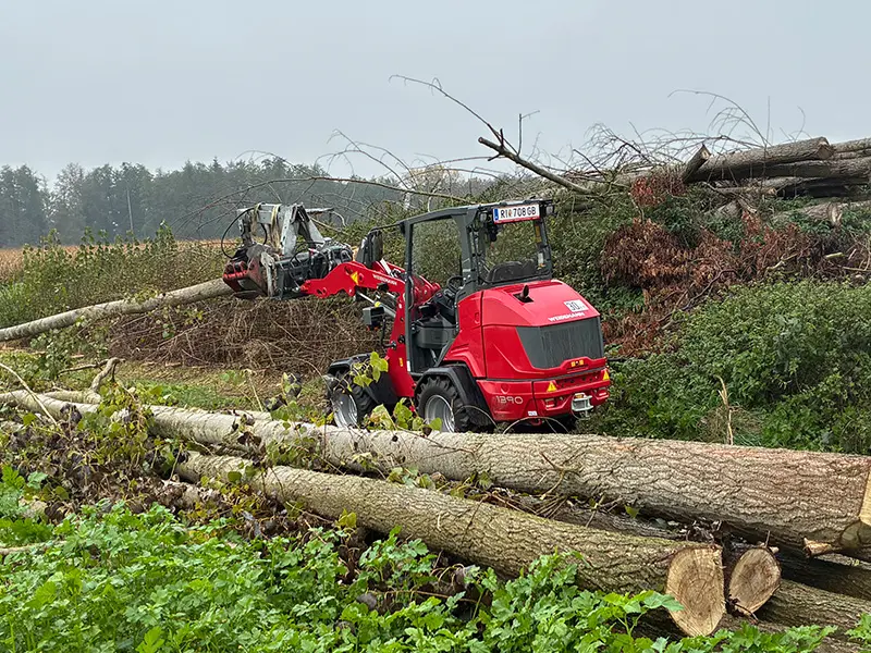 Weidemann 1390 v lesníckych prácach