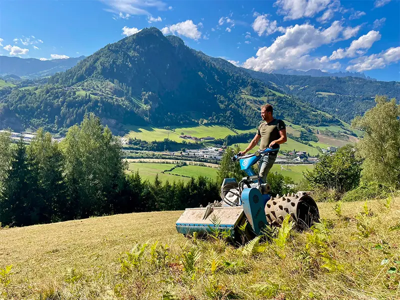 Lukas Drevensek mit seiner Brielmaier Typ 29 EFI