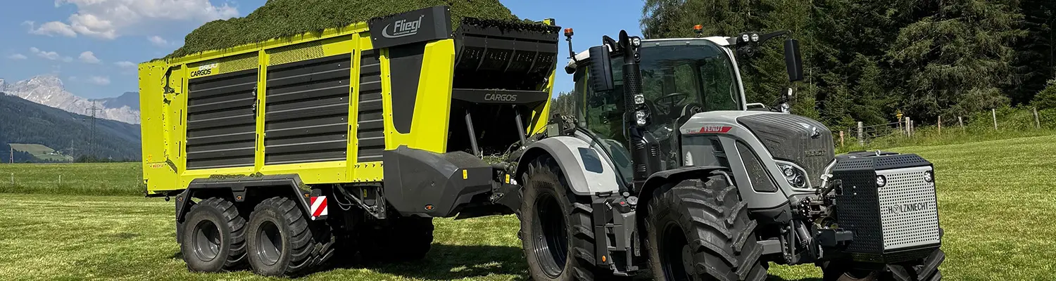 Der Fendt 724 Gen6 mit dem Fliegl Cargos 8400