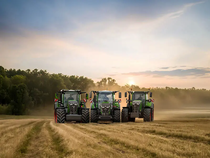 Drei Fendt auf einem Feld. Dieselkampagne