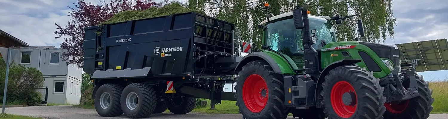 Der Farmtech Fortex 2000 beim Grastransport