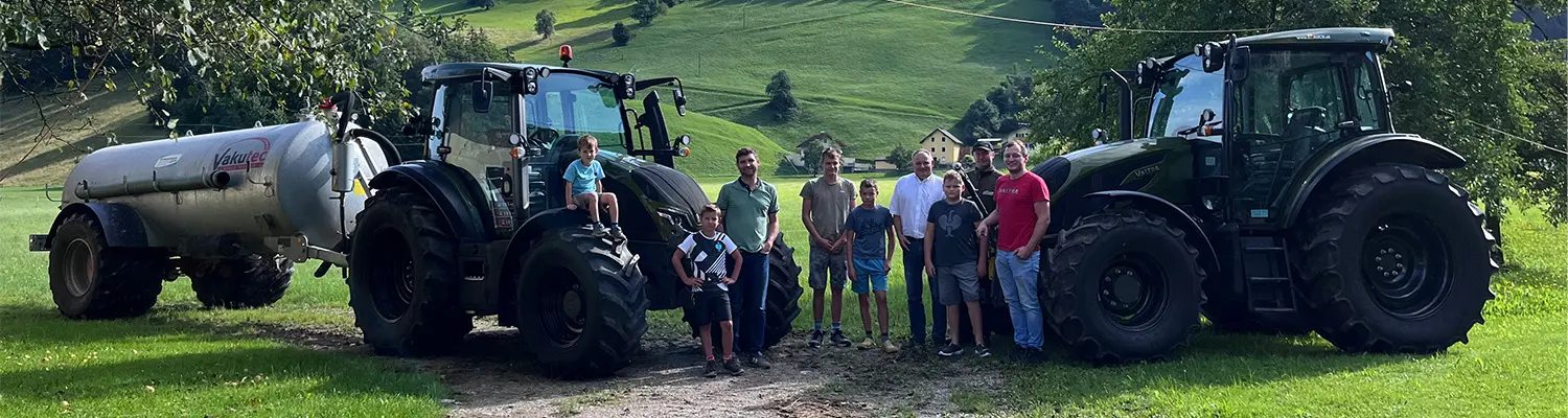 Valtra G135 és Valtra A115 átadása