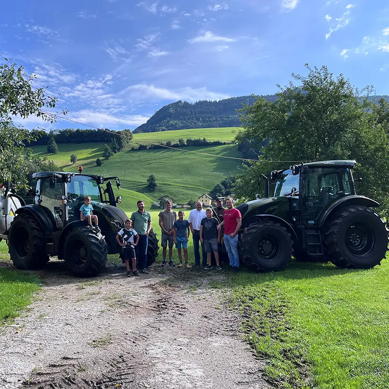 Valtra G135 és Valtra A115 átadása