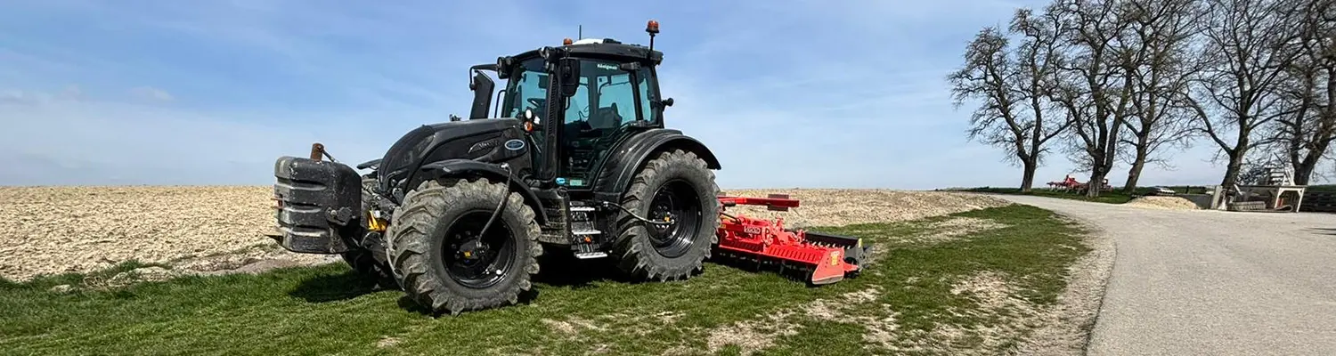 Der Valtra N175 Direct mit der Vigolo Kreiselegge EPI-15 500