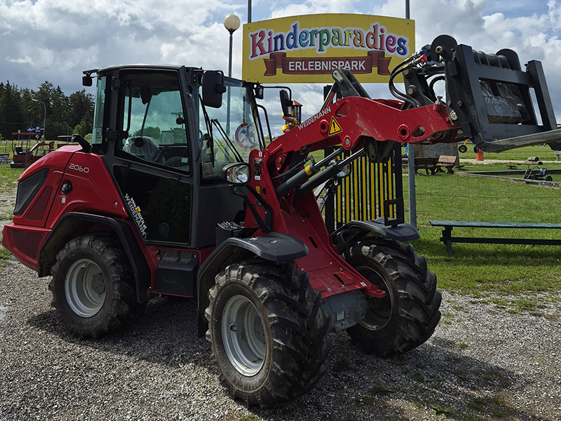 Der Weidemann 2060 beim Kinderparadies.