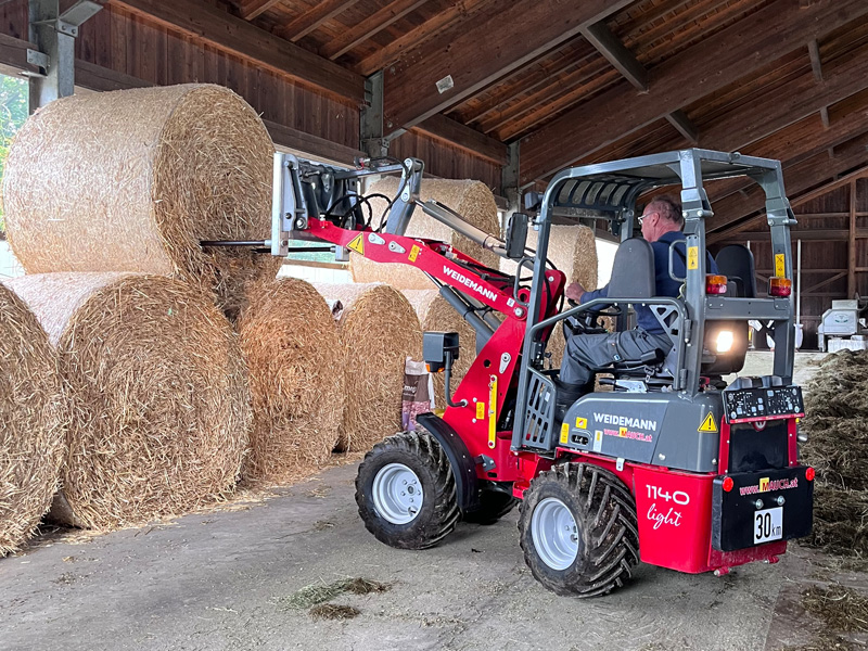 kleinster Hoftrac Weidemann 1140 light mit Ballenspieß