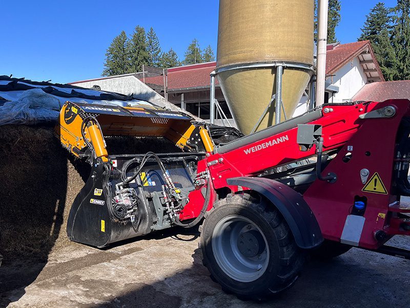 emily scie-rex, futterentnahme, weidemann